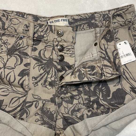 Free People We The Free Beginner's Luck Floral Denim Shorts 26 - Picture 4 of 6